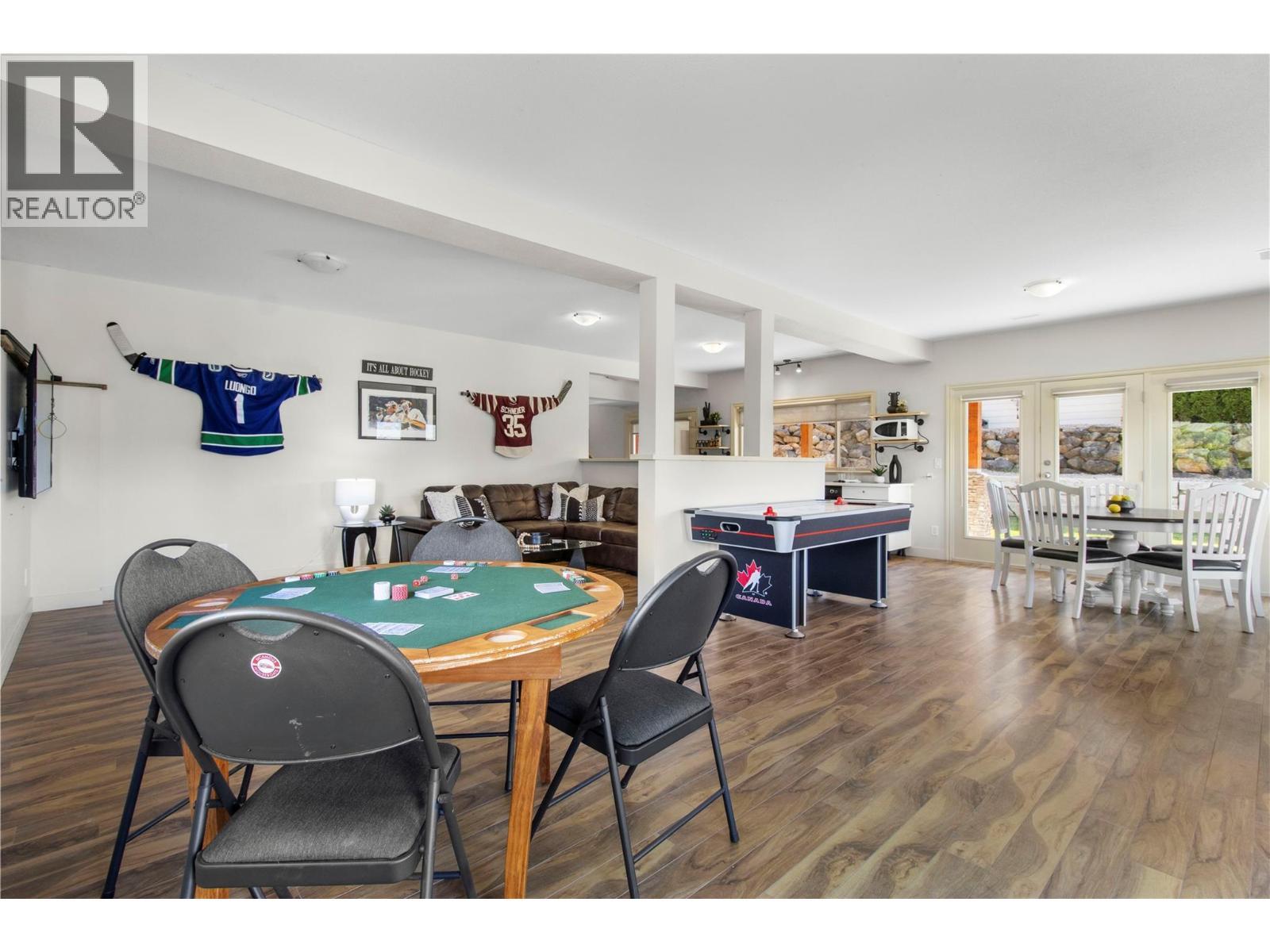 3240 Roncastle Road, Blind Bay, BC - Indoor Photo Showing Dining Room