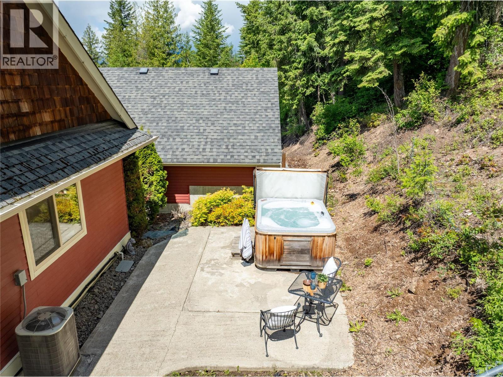 3240 Roncastle Road, Blind Bay, BC - Outdoor