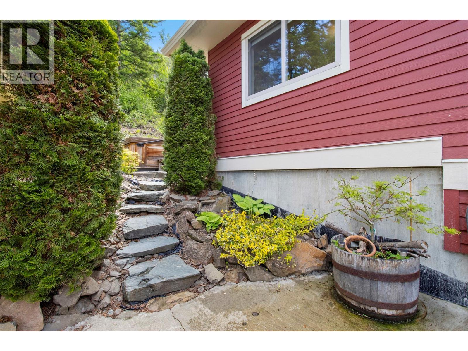 3240 Roncastle Road, Blind Bay, BC - Outdoor