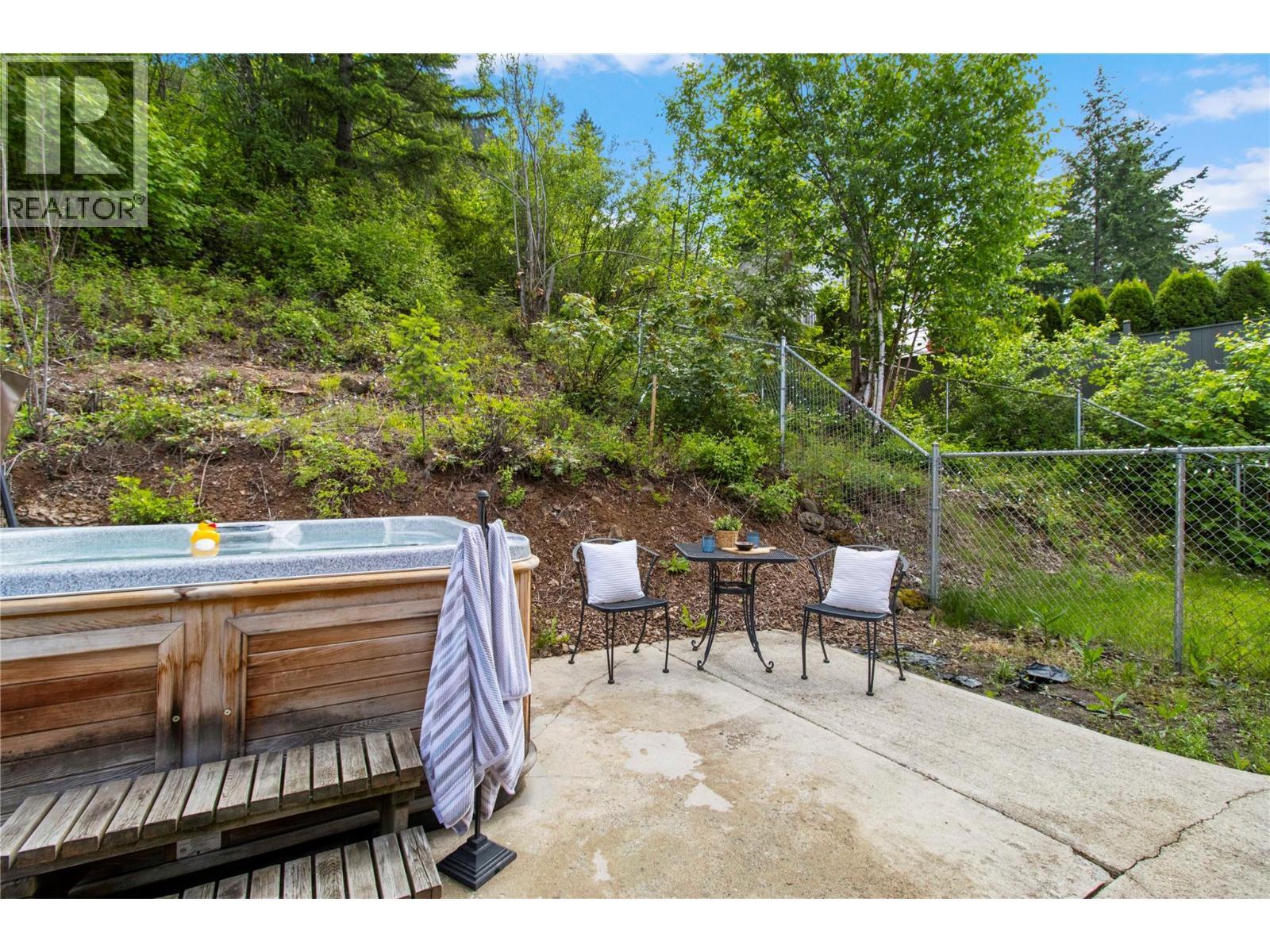 3240 Roncastle Road, Blind Bay, BC - Outdoor