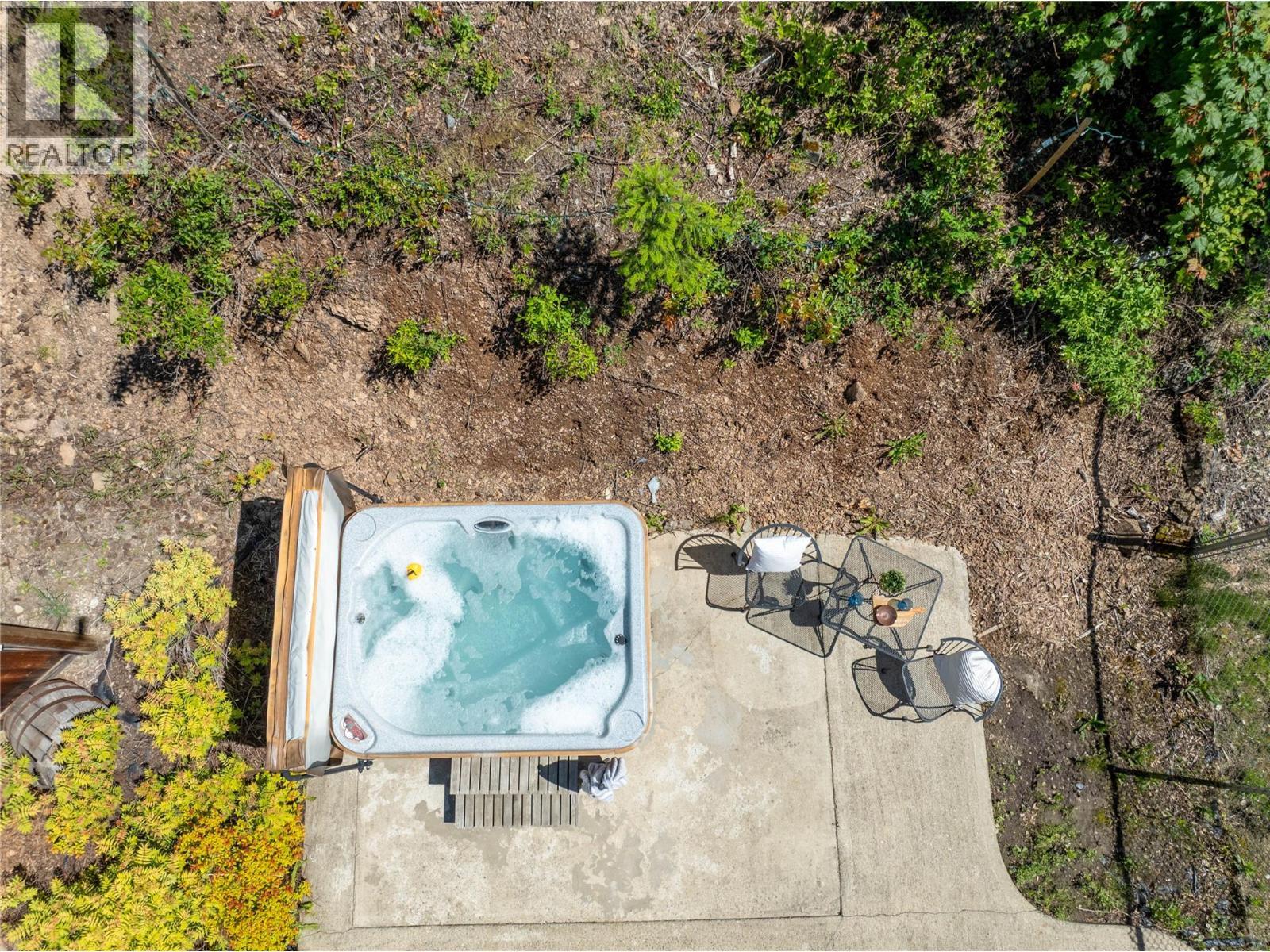 3240 Roncastle Road, Blind Bay, BC - Outdoor