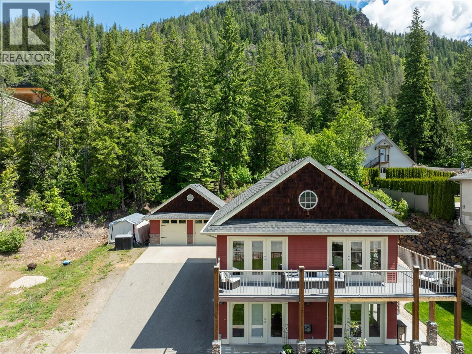 3240 Roncastle Road, Blind Bay, BC - Outdoor