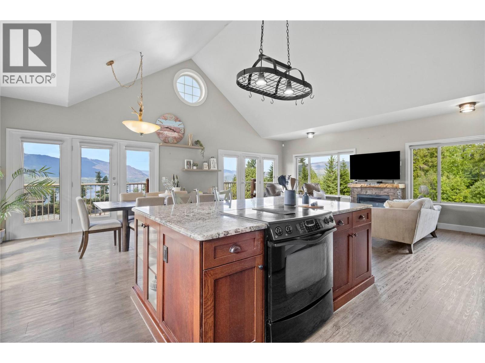 3240 Roncastle Road, Blind Bay, BC - Indoor