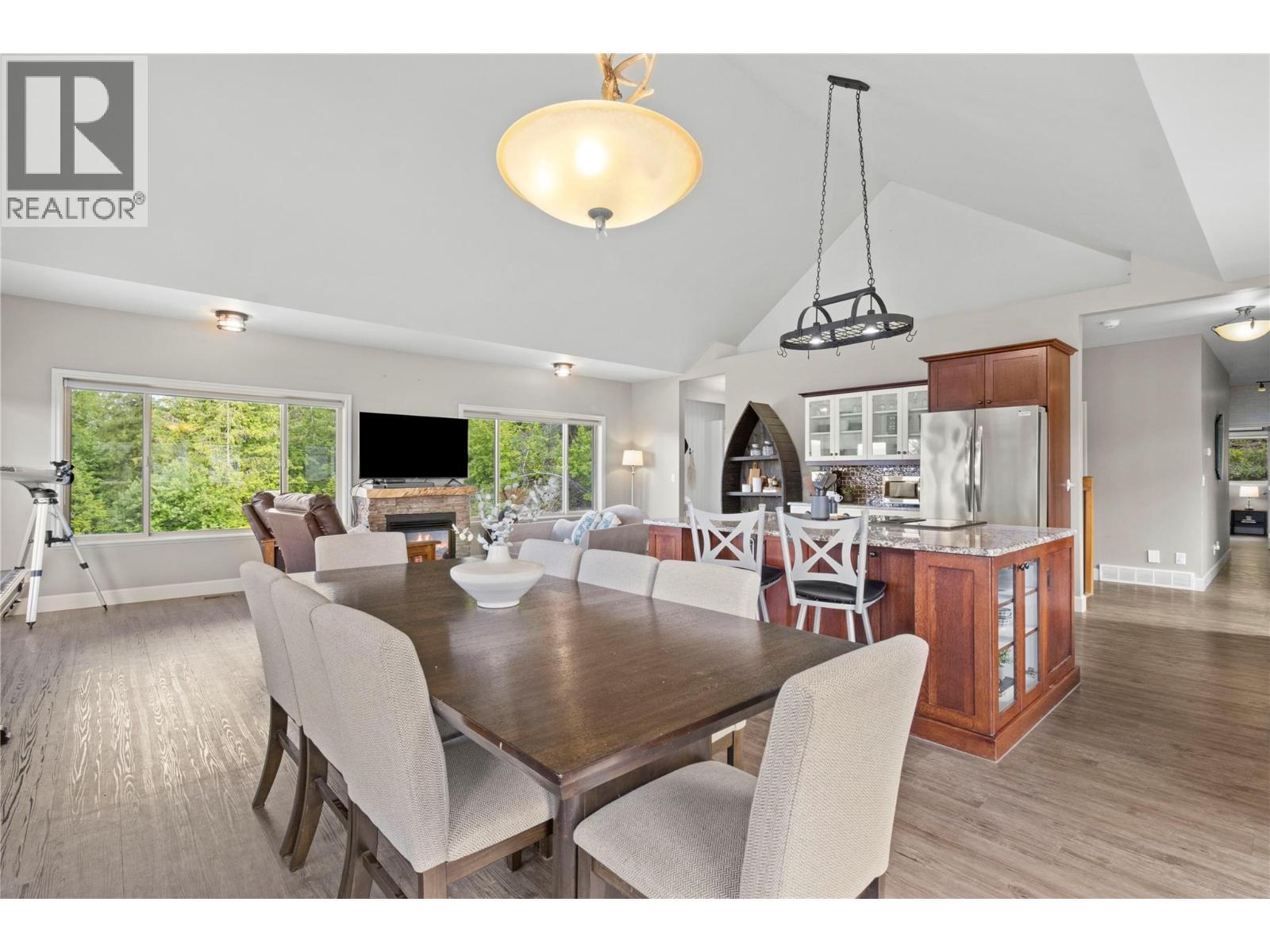 3240 Roncastle Road, Blind Bay, BC - Indoor Photo Showing Dining Room