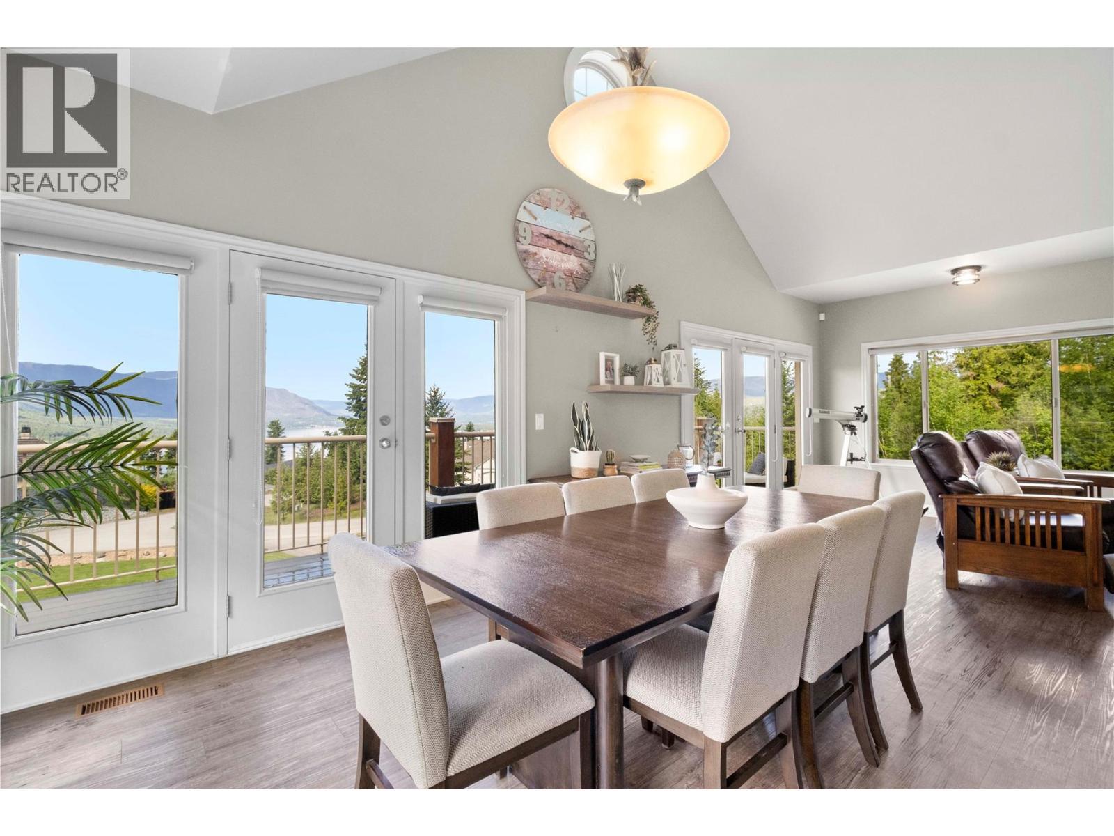 3240 Roncastle Road, Blind Bay, BC - Indoor Photo Showing Dining Room