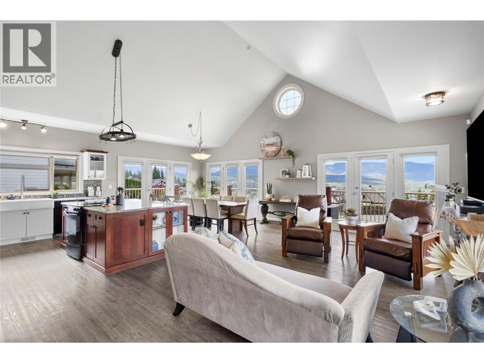 3240 Roncastle Road, Blind Bay, BC - Indoor