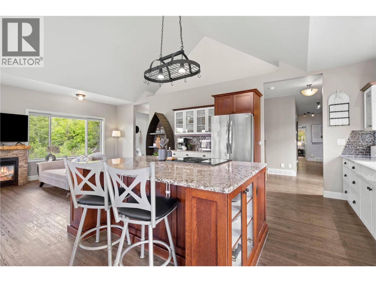 3240 Roncastle Road, Blind Bay, BC - Indoor With Fireplace