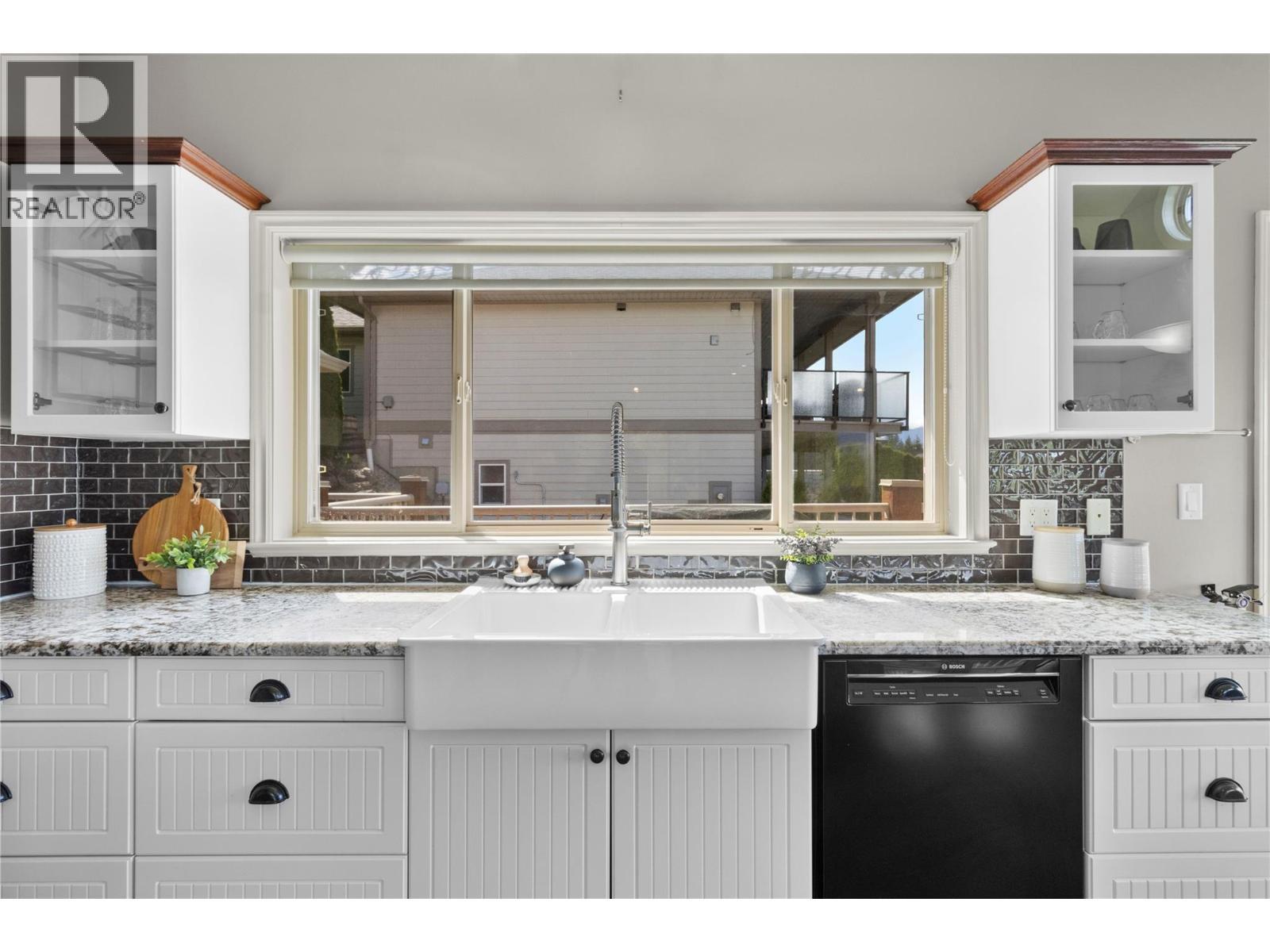 3240 Roncastle Road, Blind Bay, BC - Indoor Photo Showing Kitchen With Upgraded Kitchen