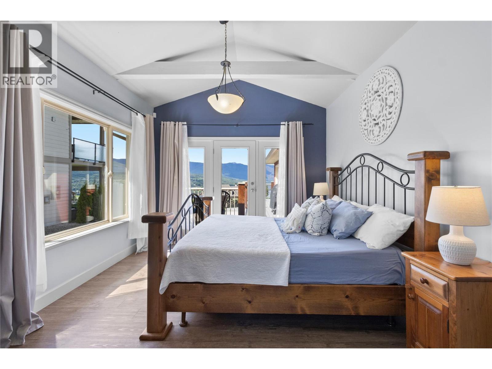 3240 Roncastle Road, Blind Bay, BC - Indoor Photo Showing Bedroom