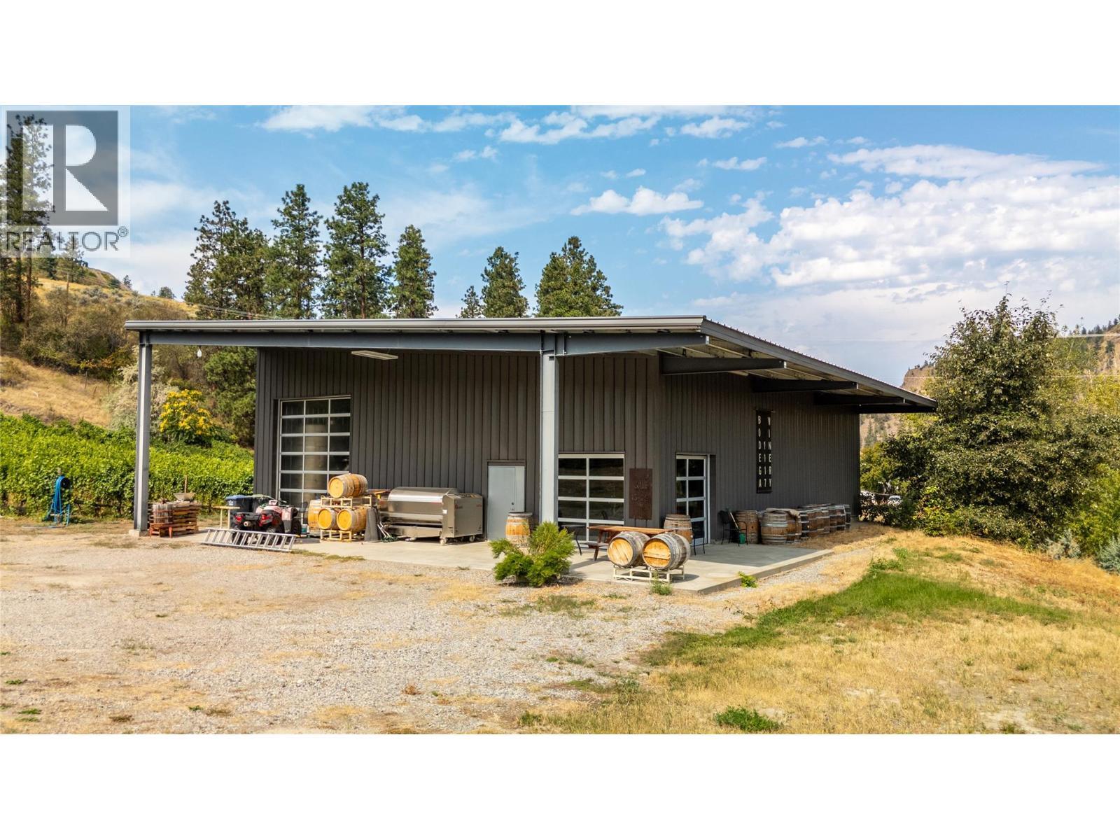 5214 Monro Avenue, Summerland, BC - Outdoor