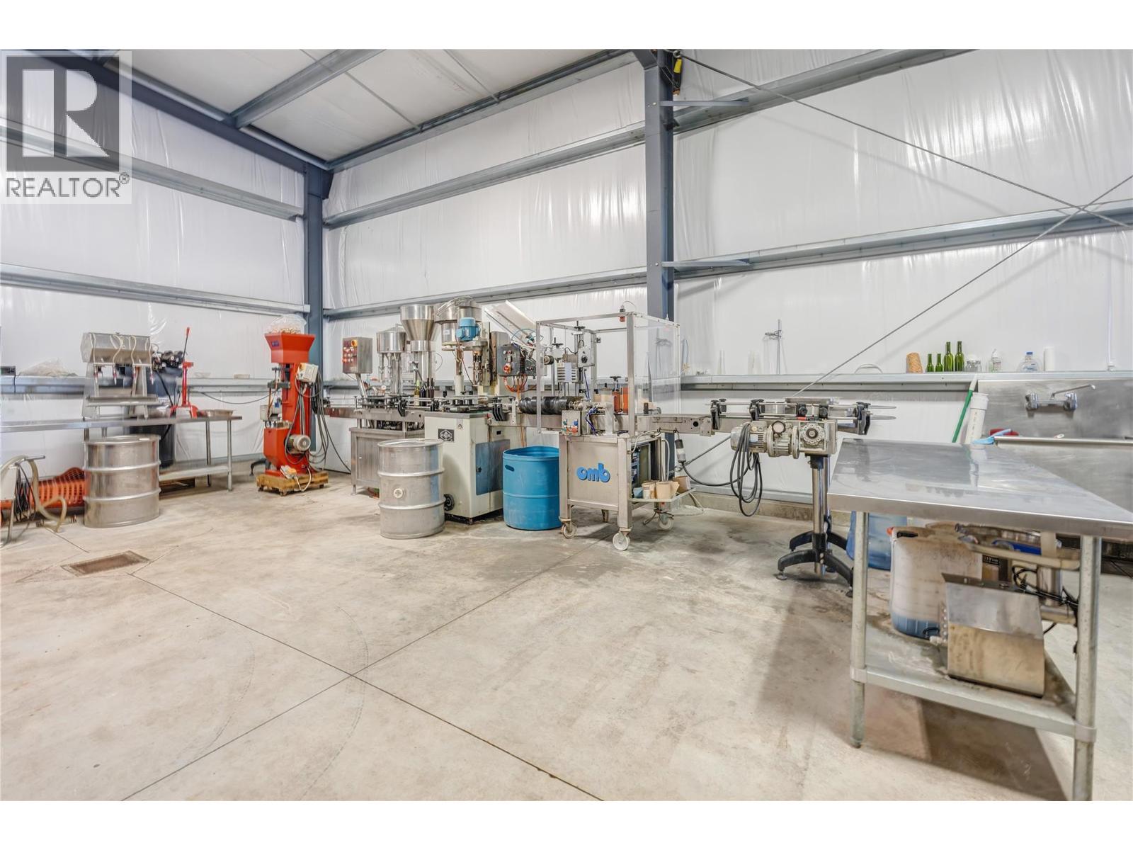 5214 Monro Avenue, Summerland, BC - Indoor