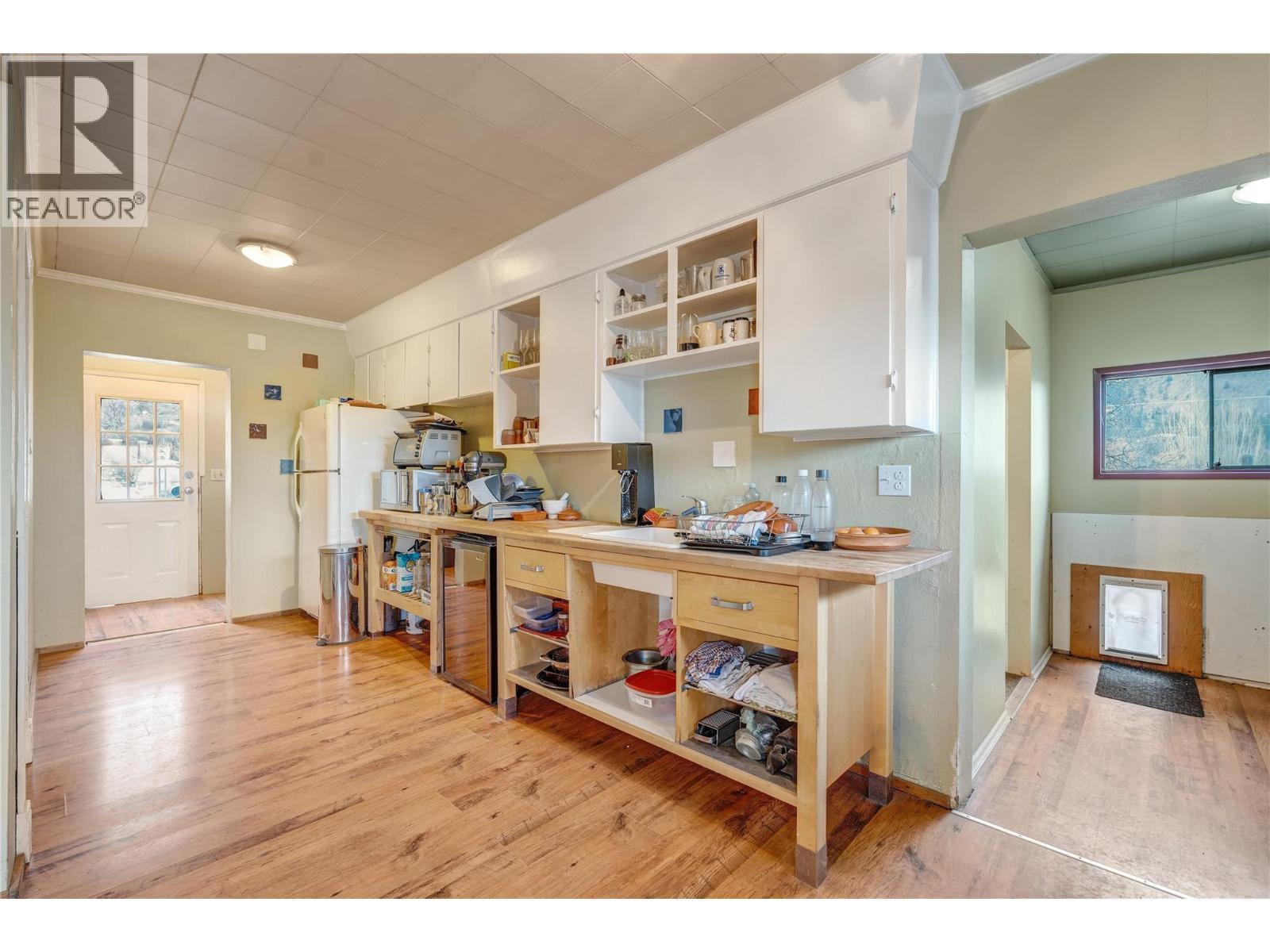 5214 Monro Avenue, Summerland, BC - Indoor