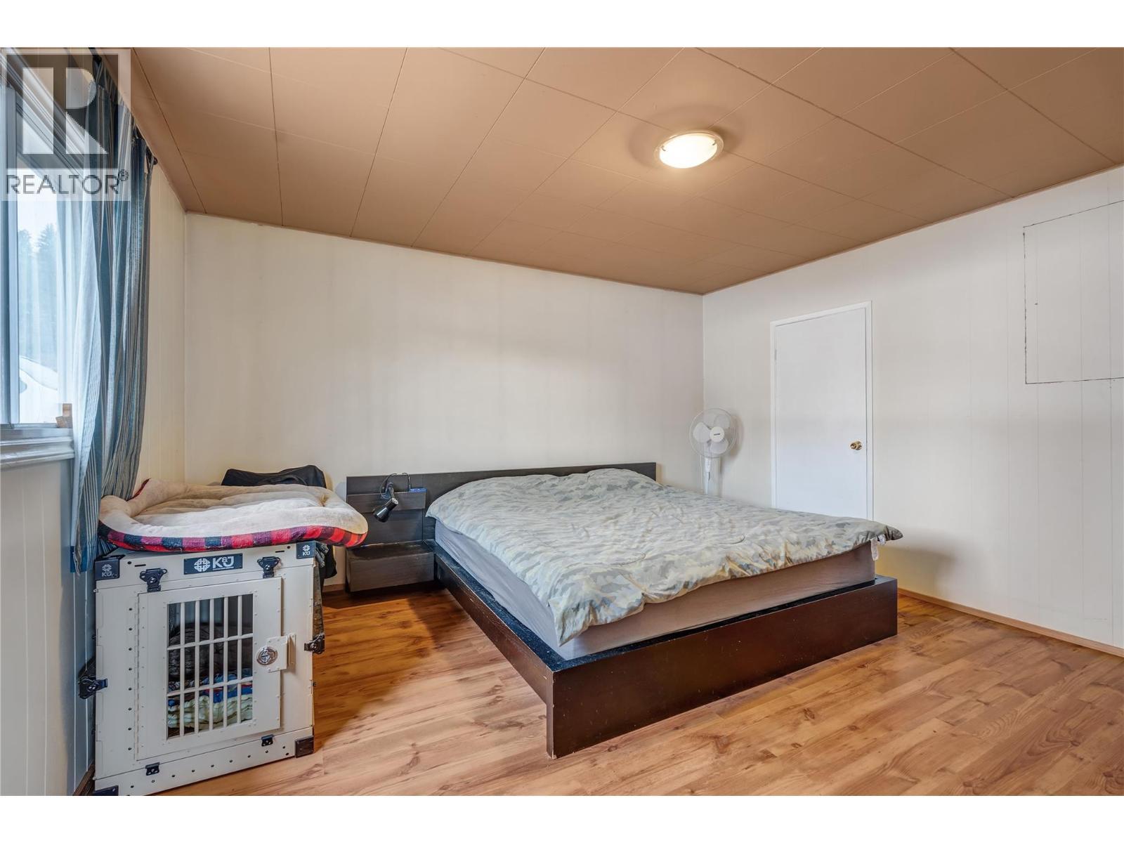 5214 Monro Avenue, Summerland, BC - Indoor Photo Showing Bedroom