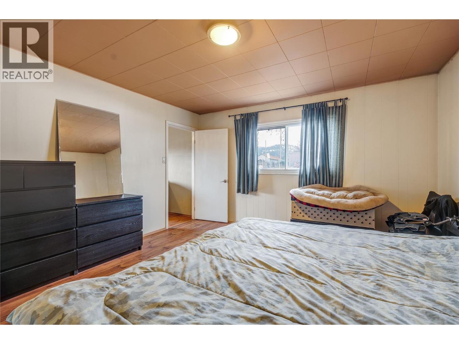 5214 Monro Avenue, Summerland, BC - Indoor Photo Showing Bedroom