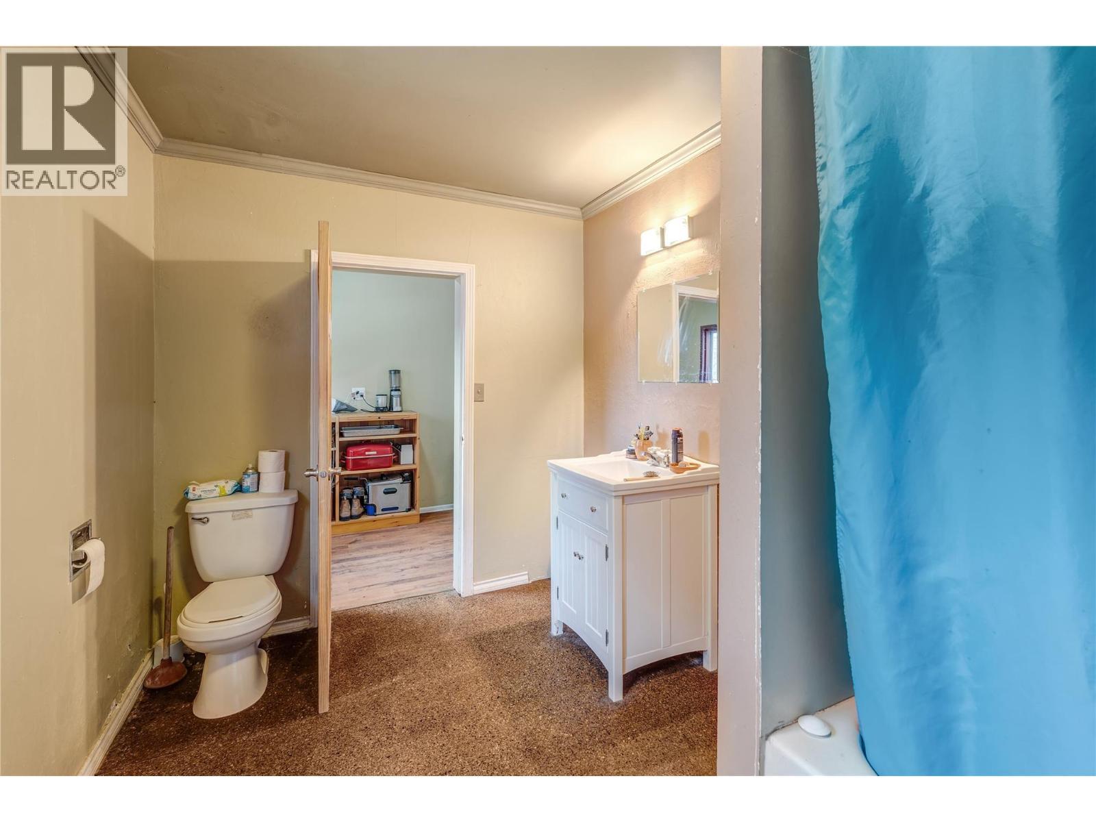 5214 Monro Avenue, Summerland, BC - Indoor Photo Showing Bathroom