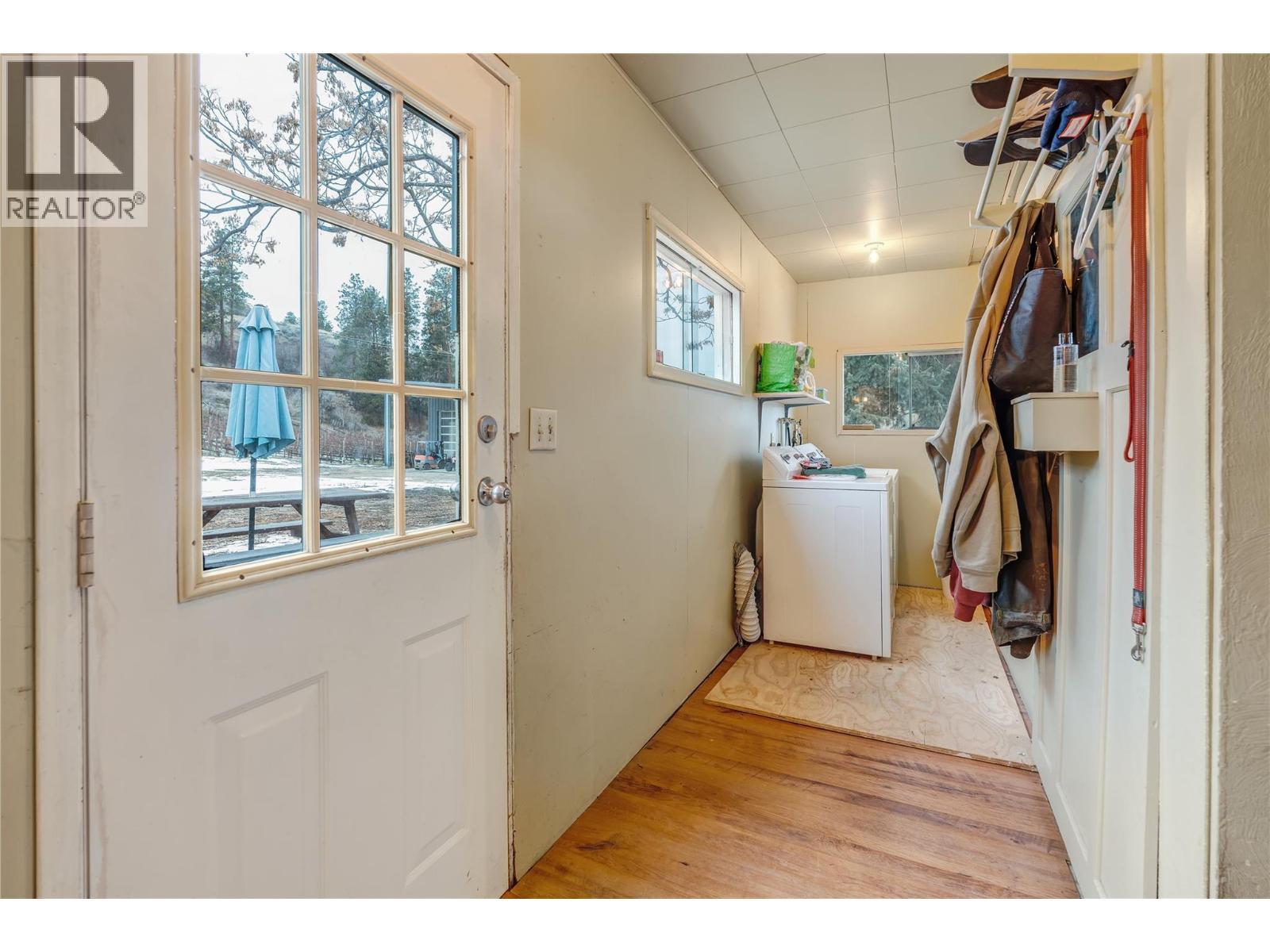 5214 Monro Avenue, Summerland, BC - Indoor