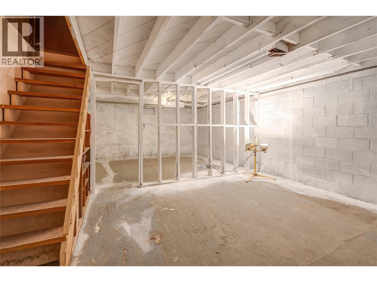 5214 Monro Avenue, Summerland, BC - Indoor