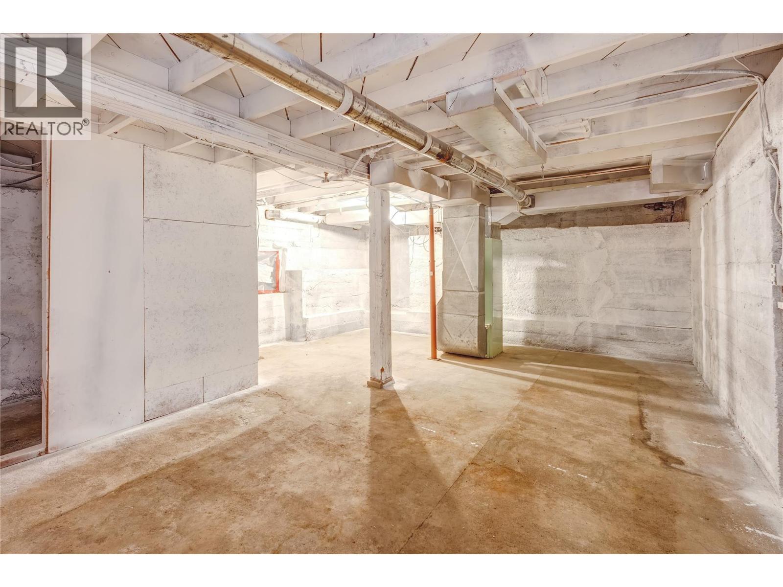 5214 Monro Avenue, Summerland, BC - Indoor