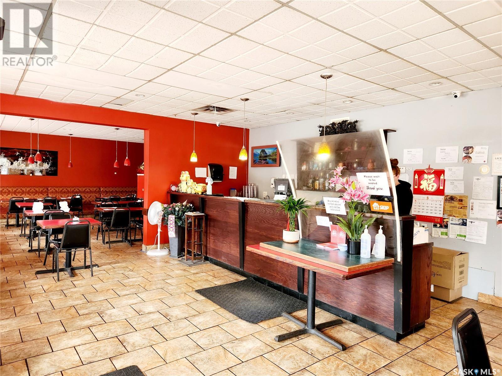 D & E 835 Broadway Avenue, Saskatoon, SK