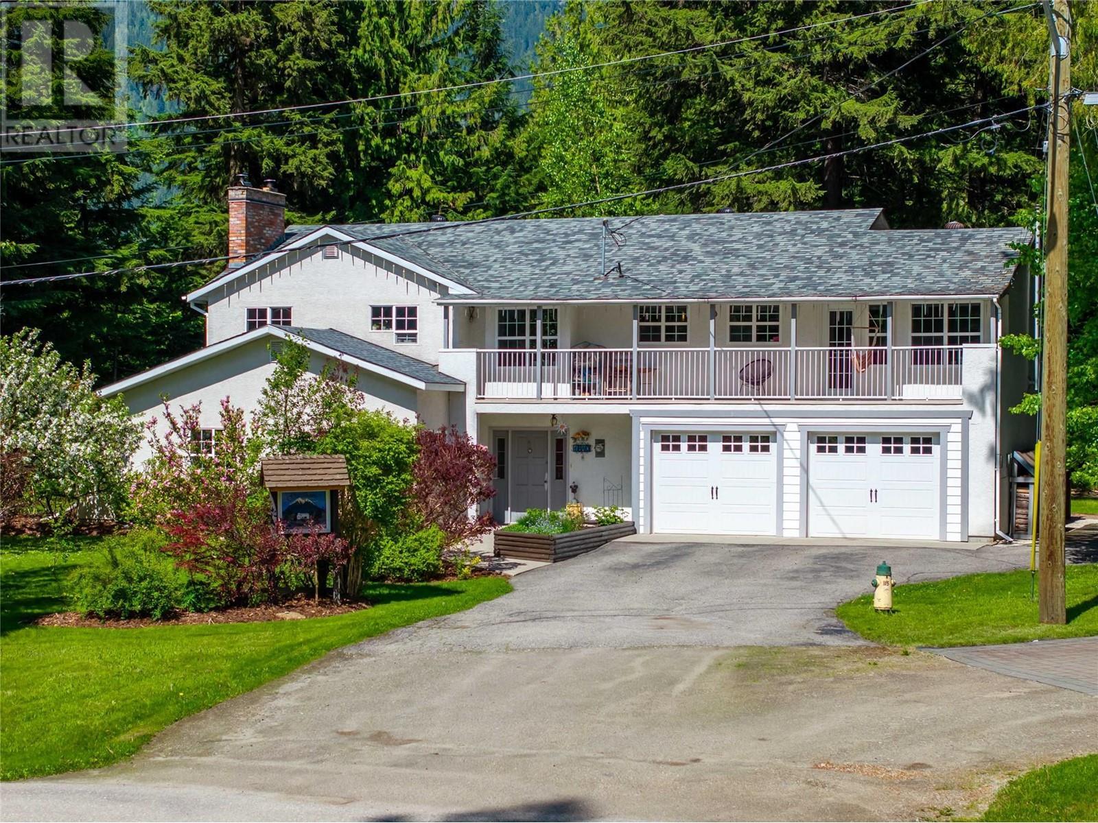1640 Galt Crescent, Revelstoke, BC - Outdoor