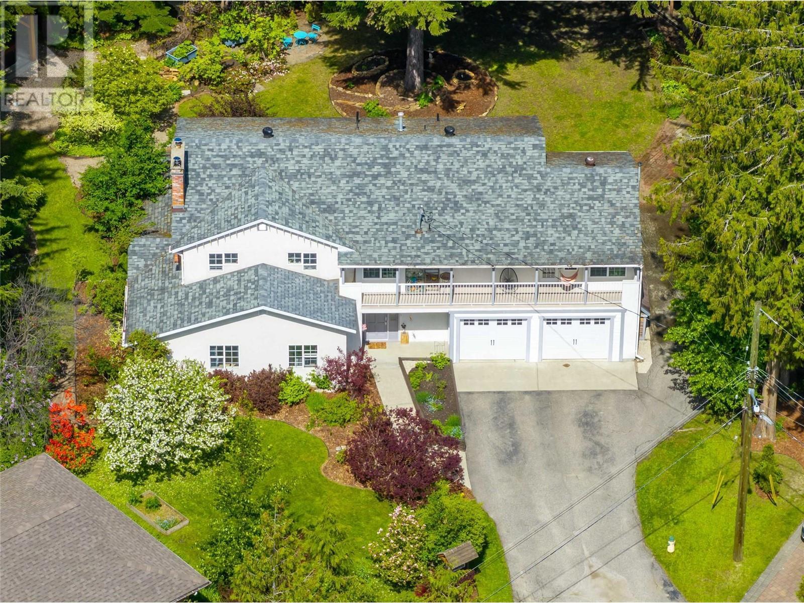 1640 Galt Crescent, Revelstoke, BC - Outdoor