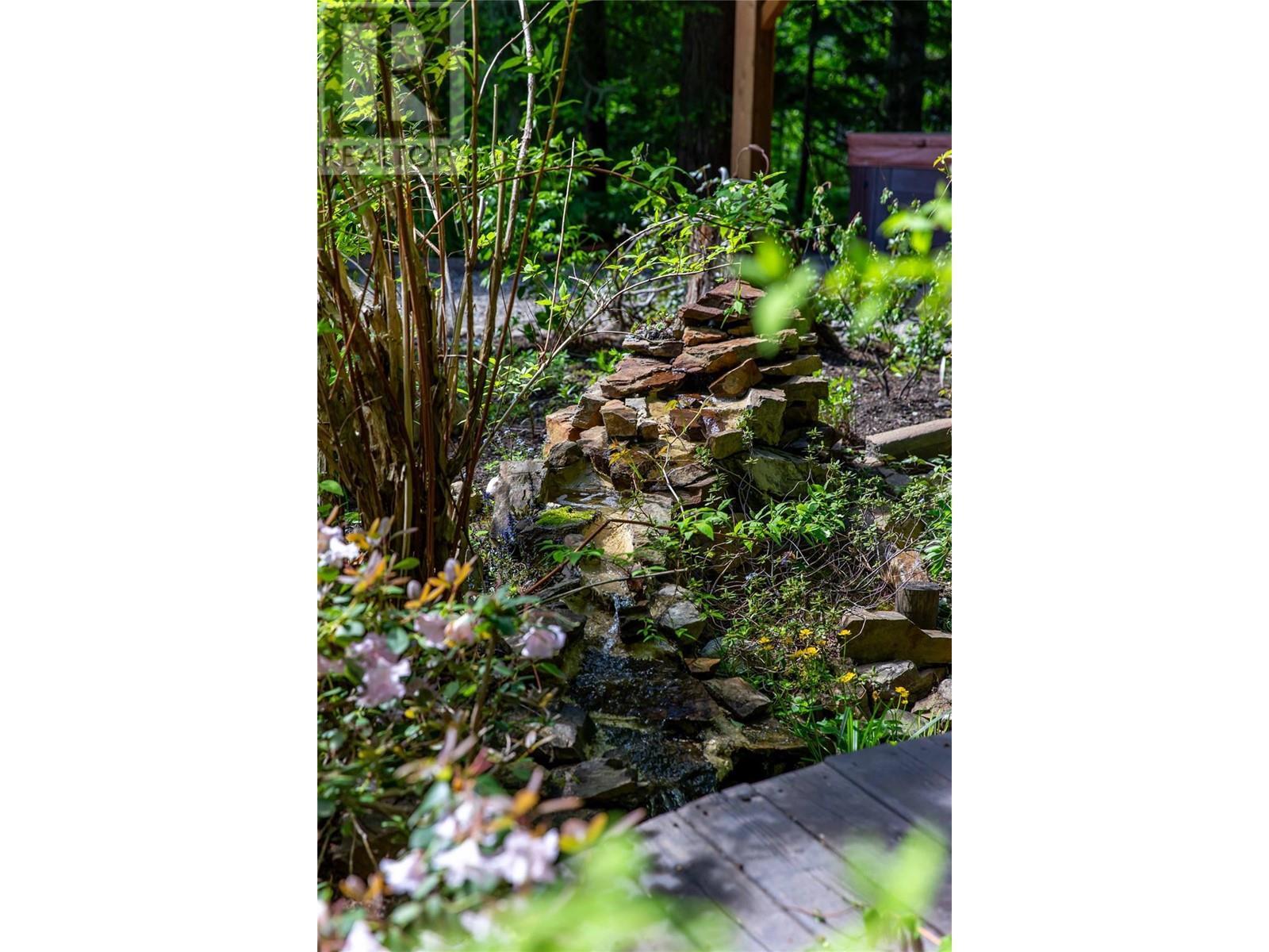 1640 Galt Crescent, Revelstoke, BC - Outdoor