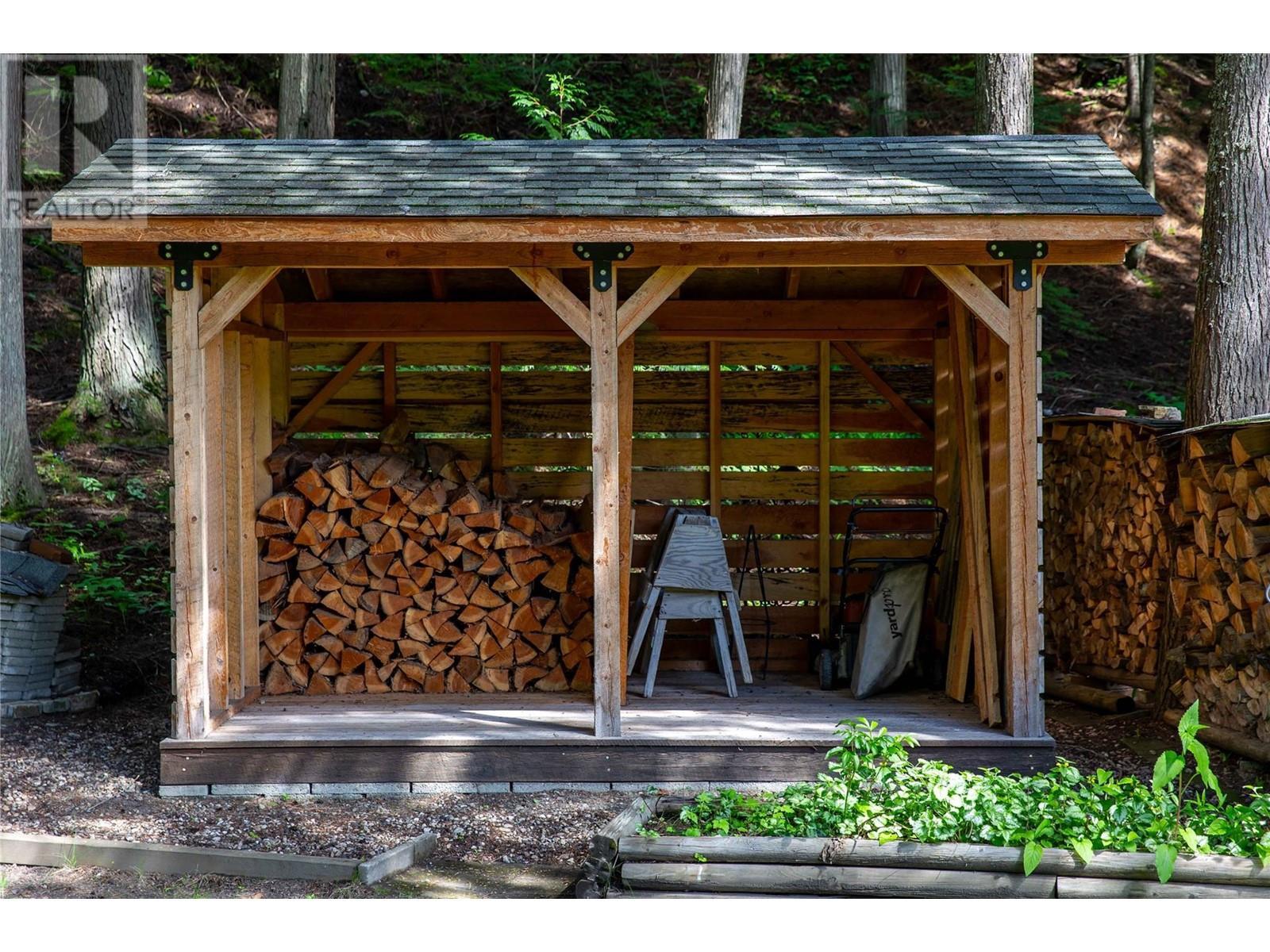 1640 Galt Crescent, Revelstoke, BC - Outdoor