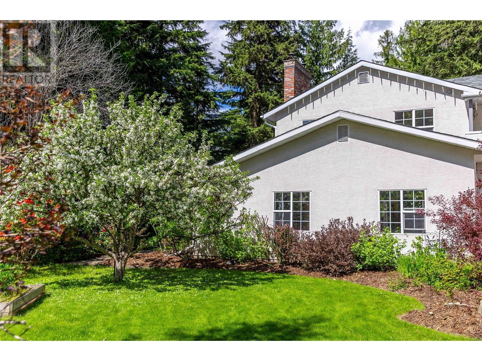 1640 Galt Crescent, Revelstoke, BC - Outdoor