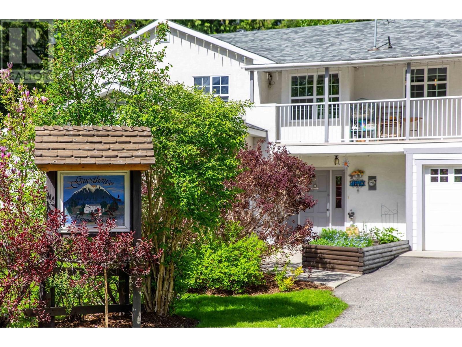 1640 Galt Crescent, Revelstoke, BC - Outdoor