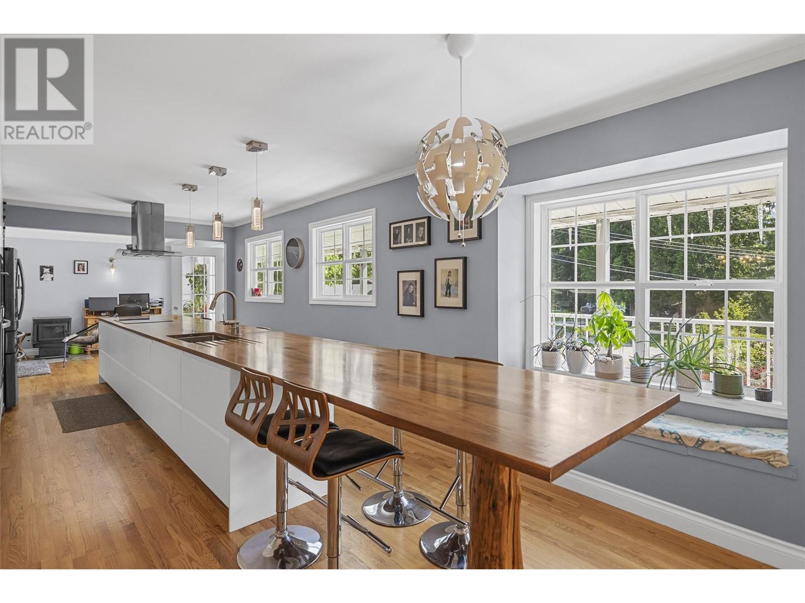 1640 Galt Crescent, Revelstoke, BC - Indoor Photo Showing Dining Room