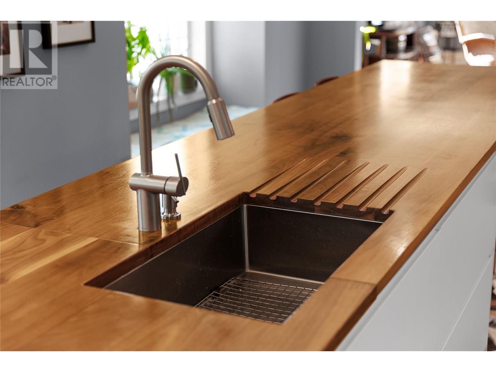 1640 Galt Crescent, Revelstoke, BC - Indoor