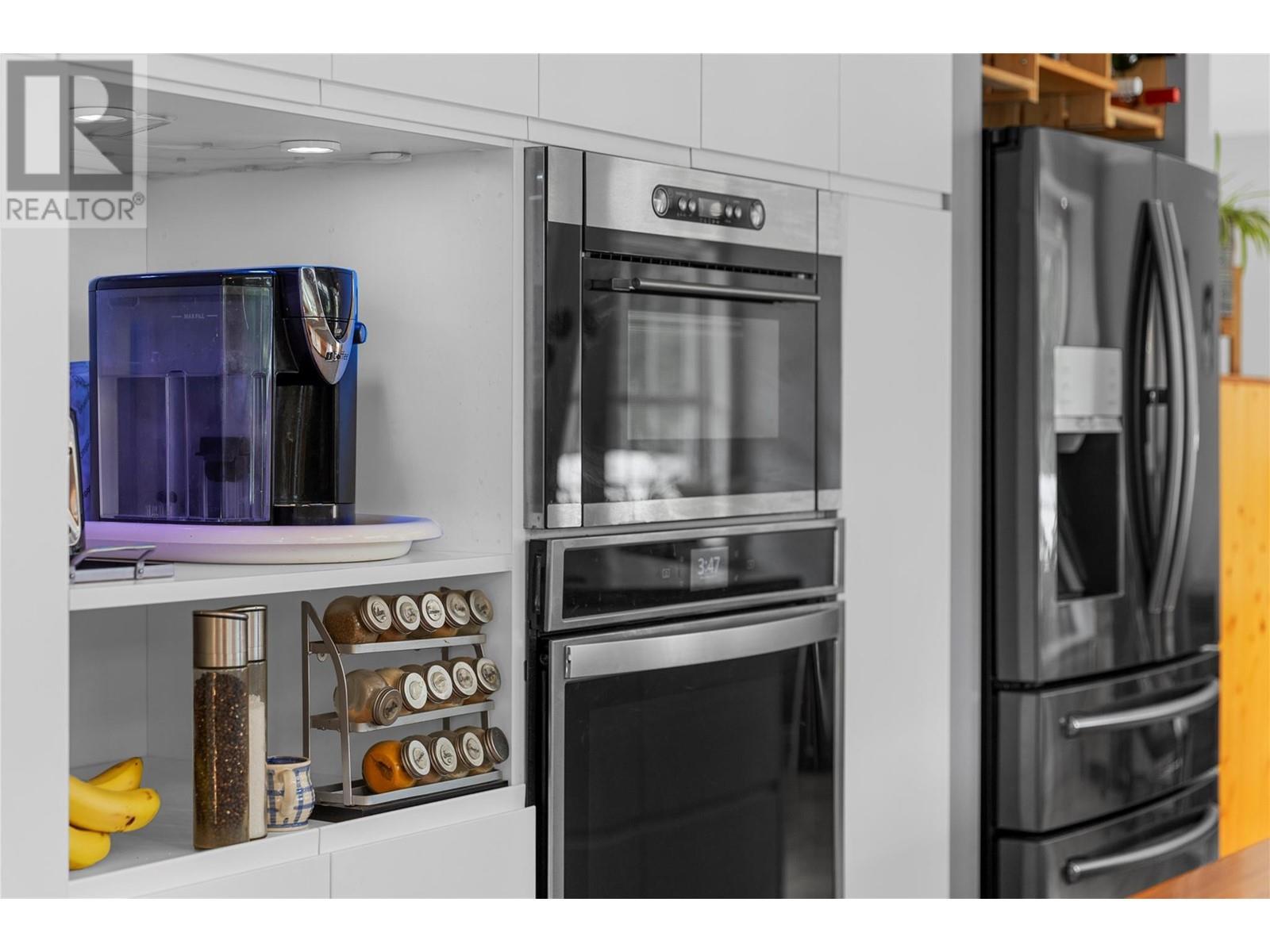 1640 Galt Crescent, Revelstoke, BC - Indoor Photo Showing Kitchen