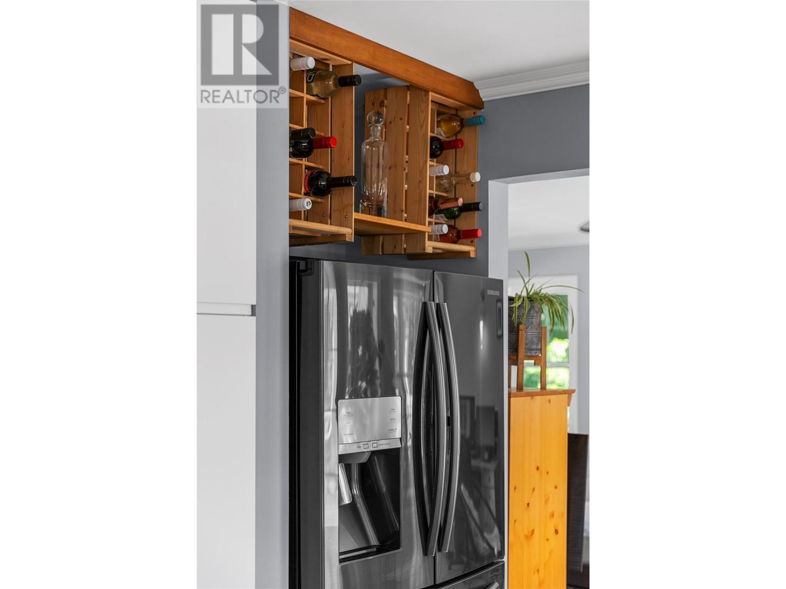 1640 Galt Crescent, Revelstoke, BC - Photo Showing Other Room