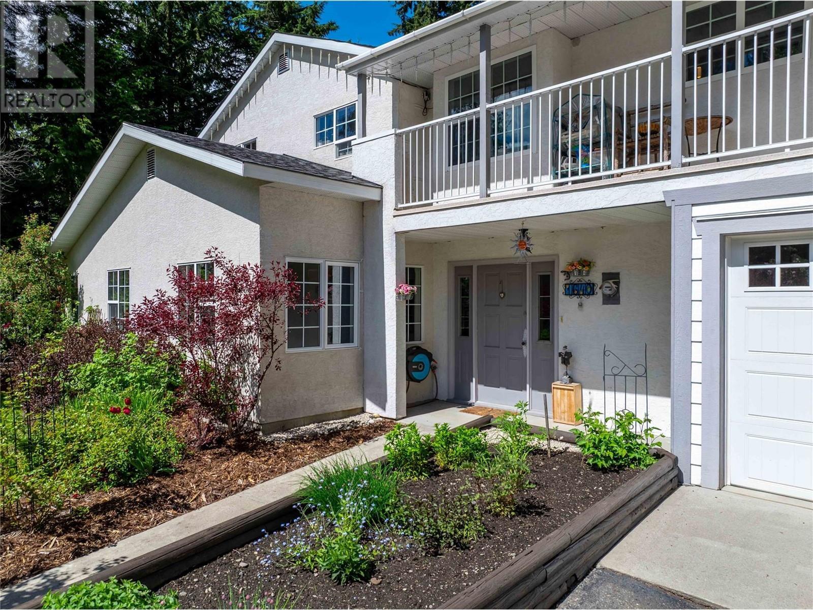 1640 Galt Crescent, Revelstoke, BC - Outdoor