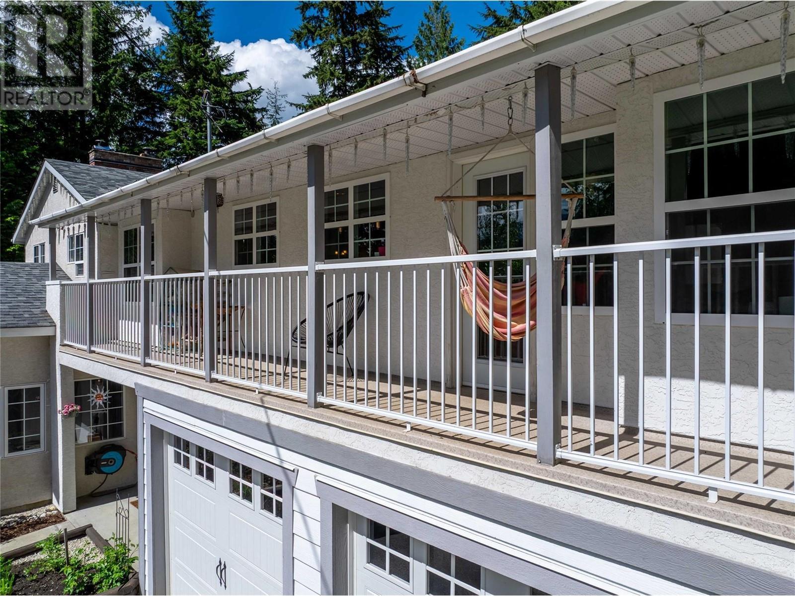 1640 Galt Crescent, Revelstoke, BC - Outdoor