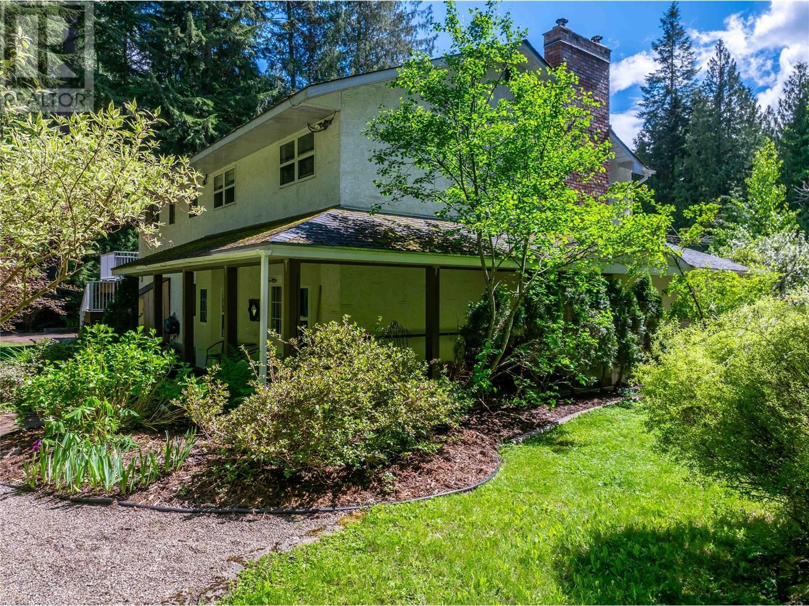 1640 Galt Crescent, Revelstoke, BC - Outdoor