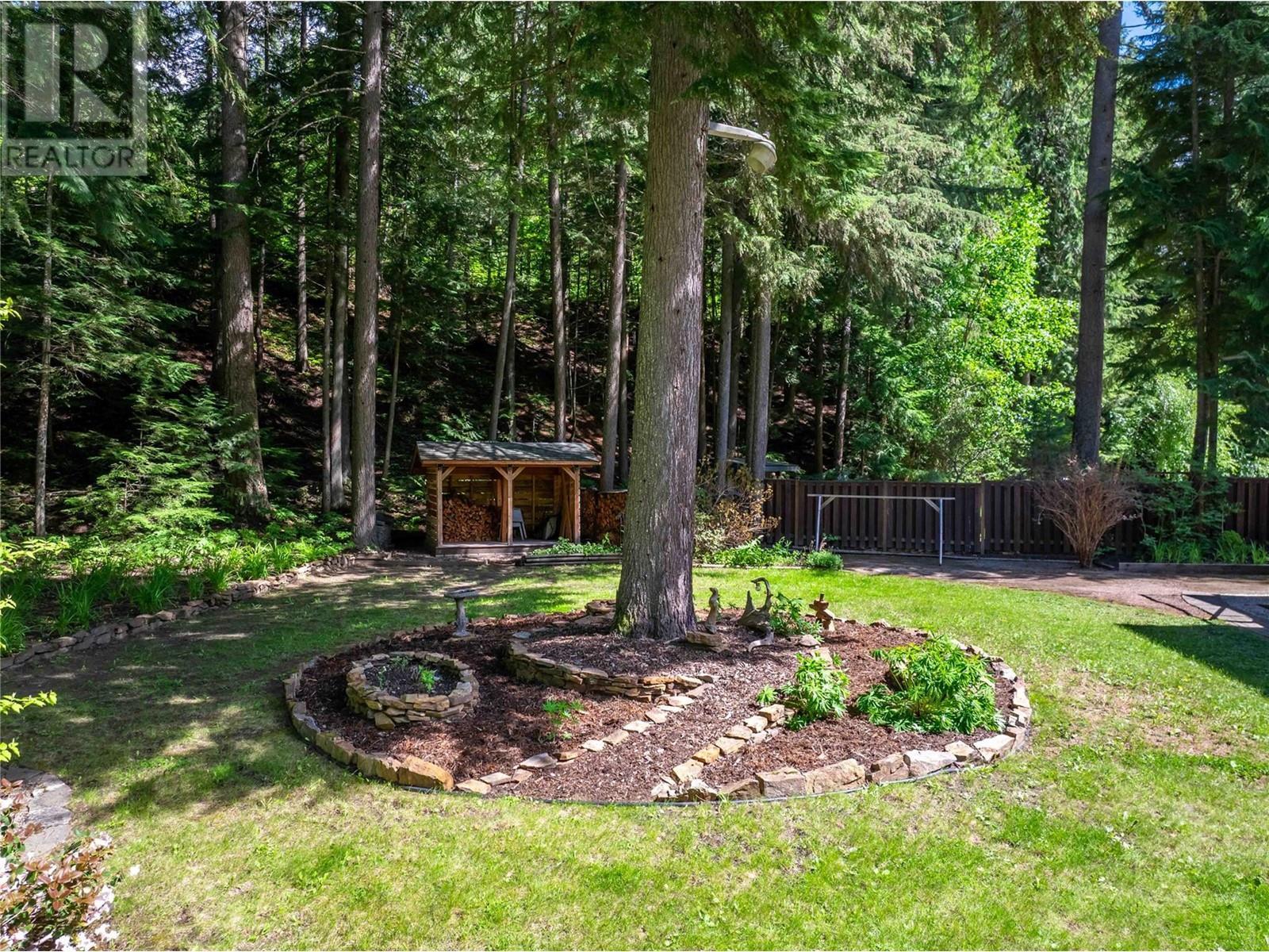 1640 Galt Crescent, Revelstoke, BC - Outdoor