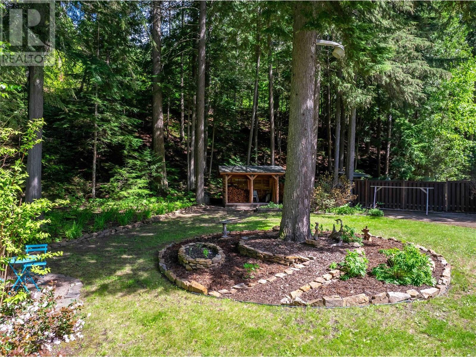 1640 Galt Crescent, Revelstoke, BC - Outdoor
