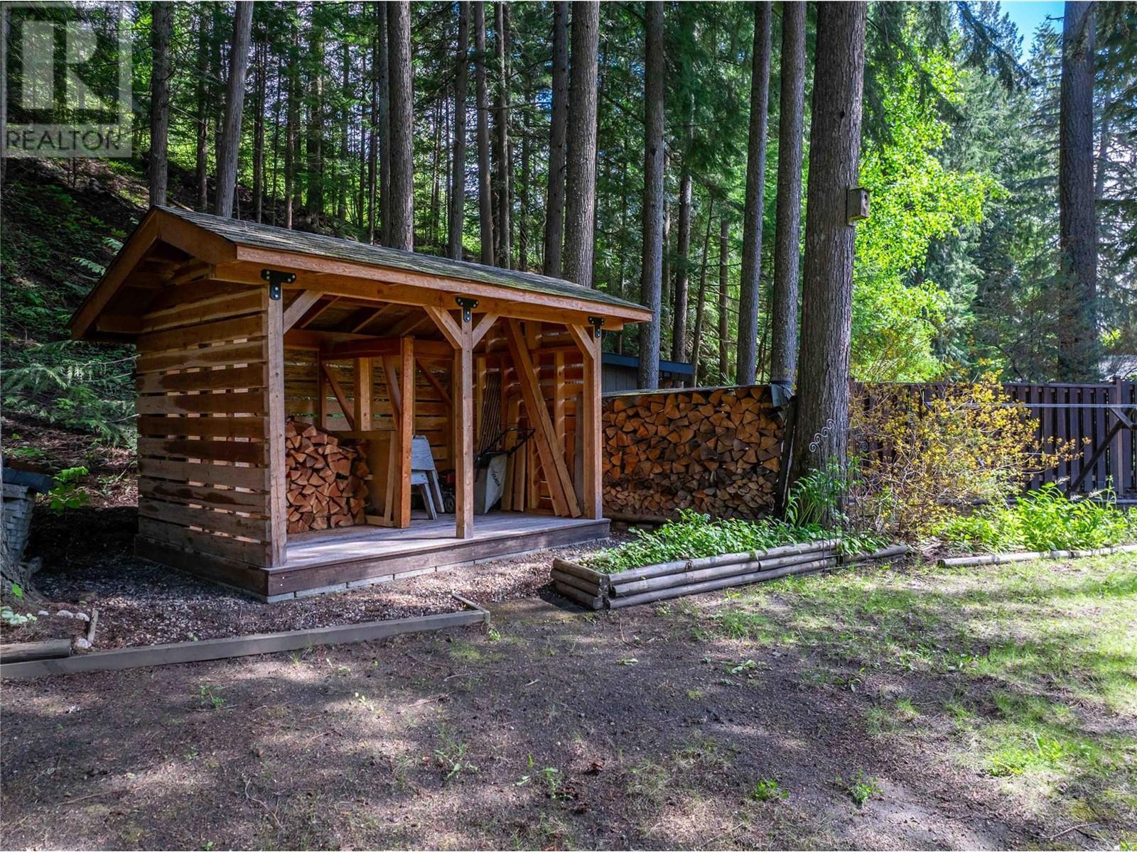 1640 Galt Crescent, Revelstoke, BC - Outdoor