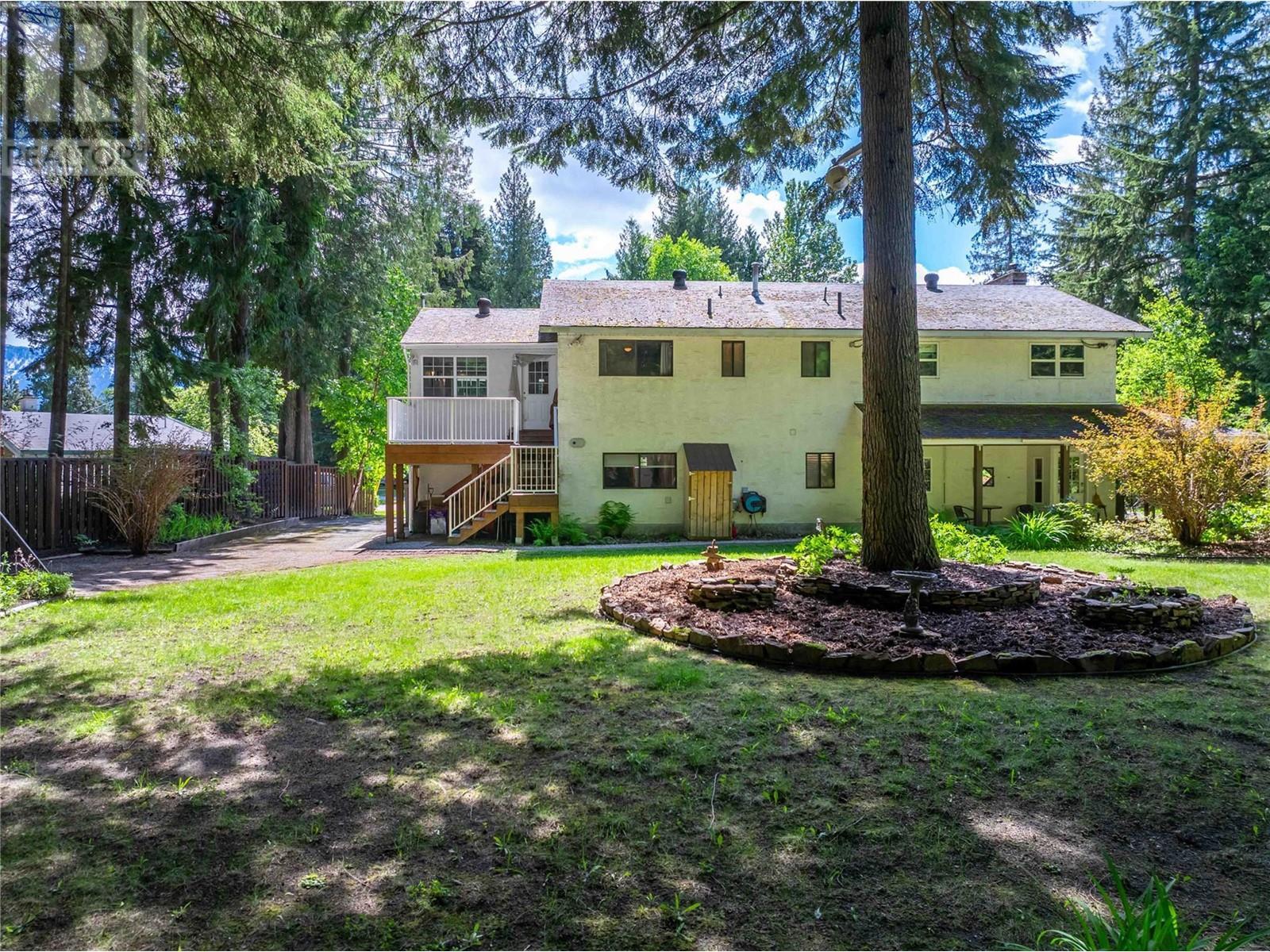 1640 Galt Crescent, Revelstoke, BC - Outdoor