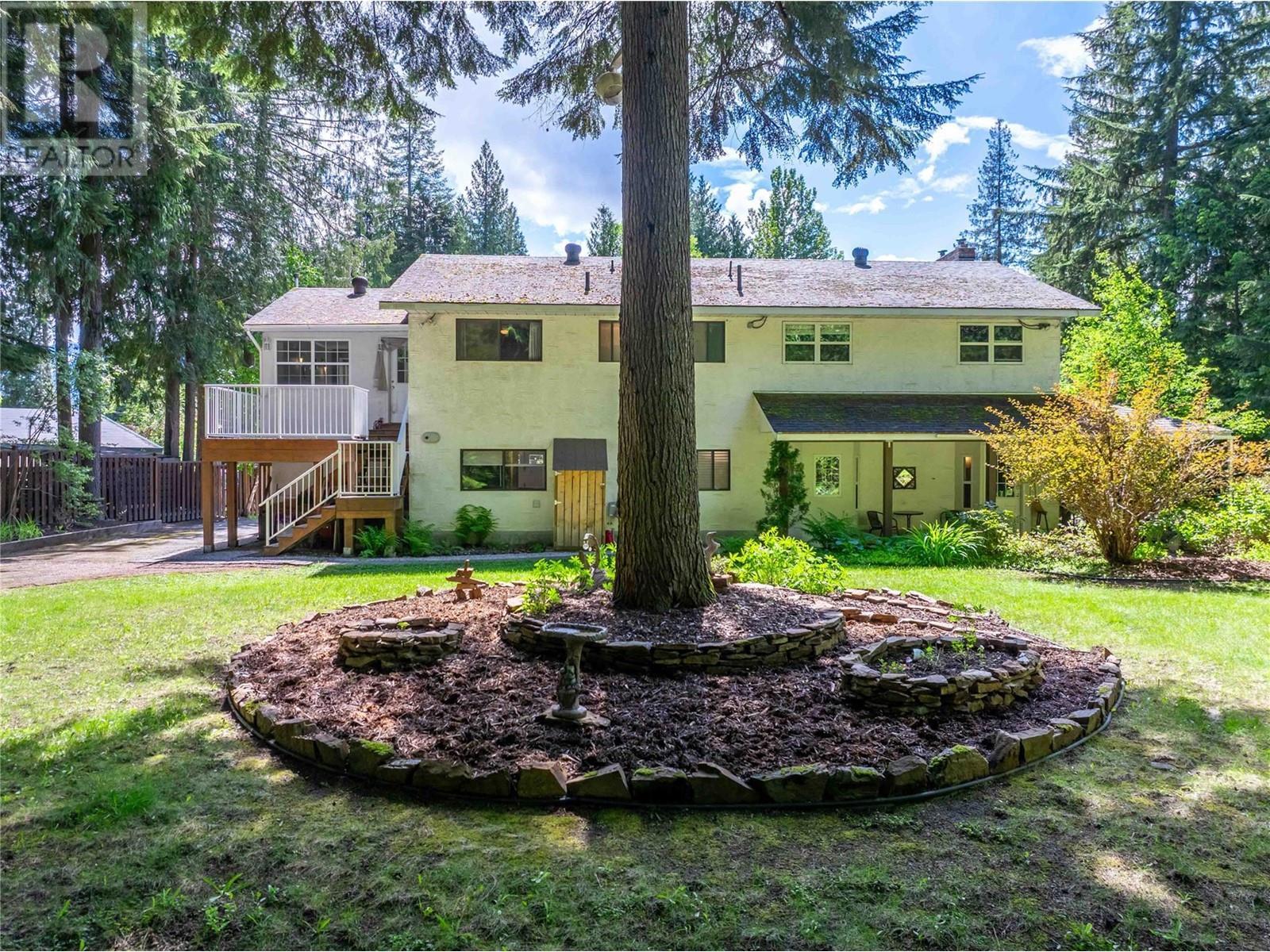1640 Galt Crescent, Revelstoke, BC - Outdoor
