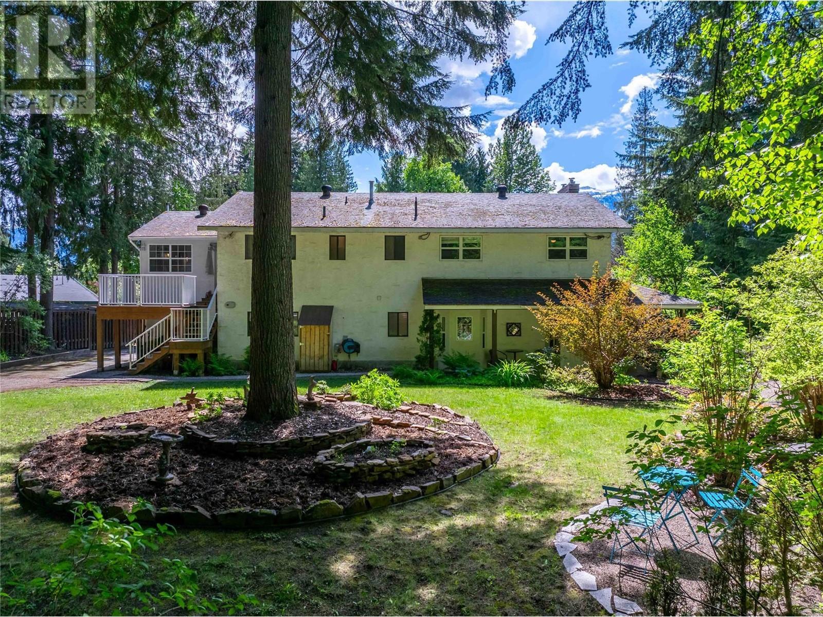 1640 Galt Crescent, Revelstoke, BC - Outdoor