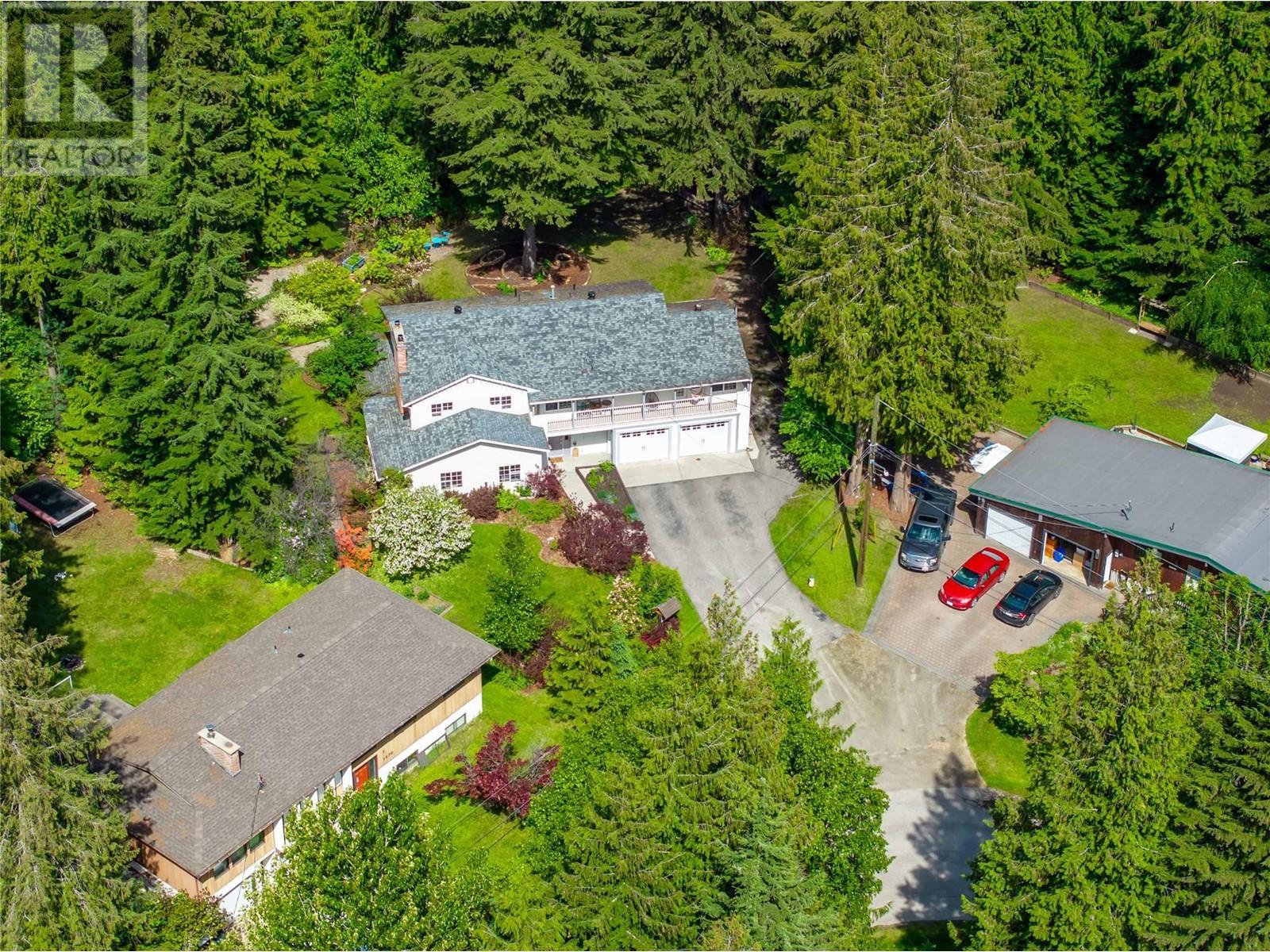 1640 Galt Crescent, Revelstoke, BC - Outdoor With View