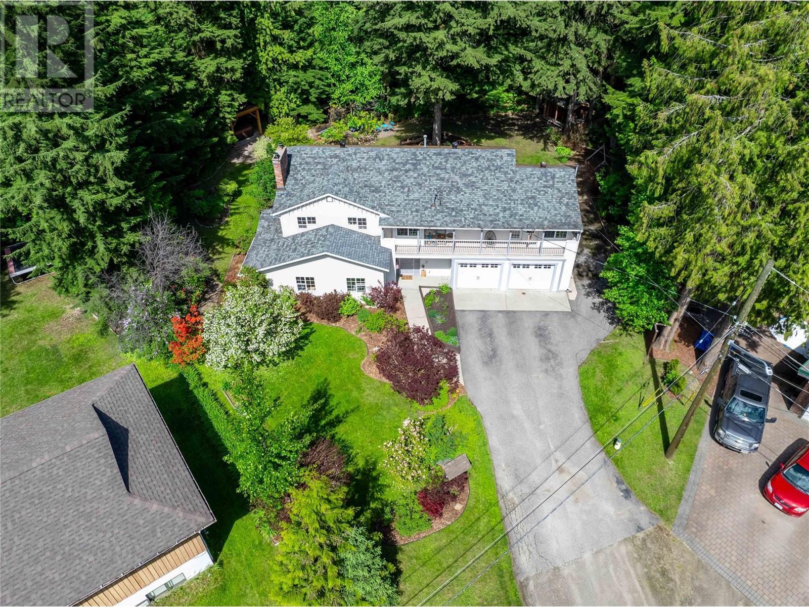 1640 Galt Crescent, Revelstoke, BC - Outdoor