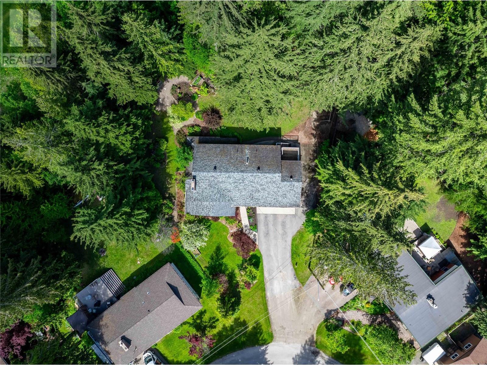 1640 Galt Crescent, Revelstoke, BC - Outdoor
