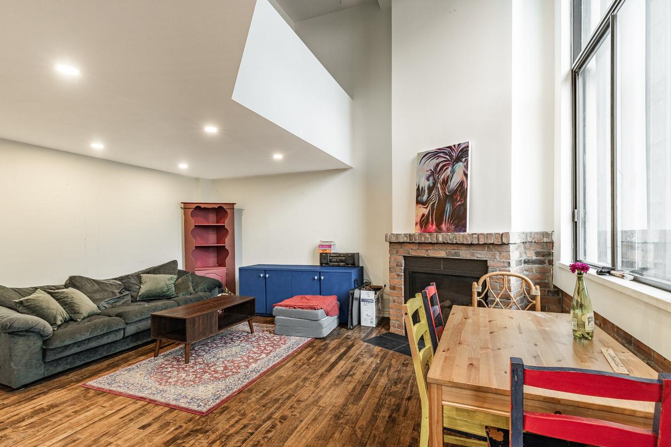 Salon - 402-460 Rue St-Jean, Montréal (Ville-Marie), QC - Indoor