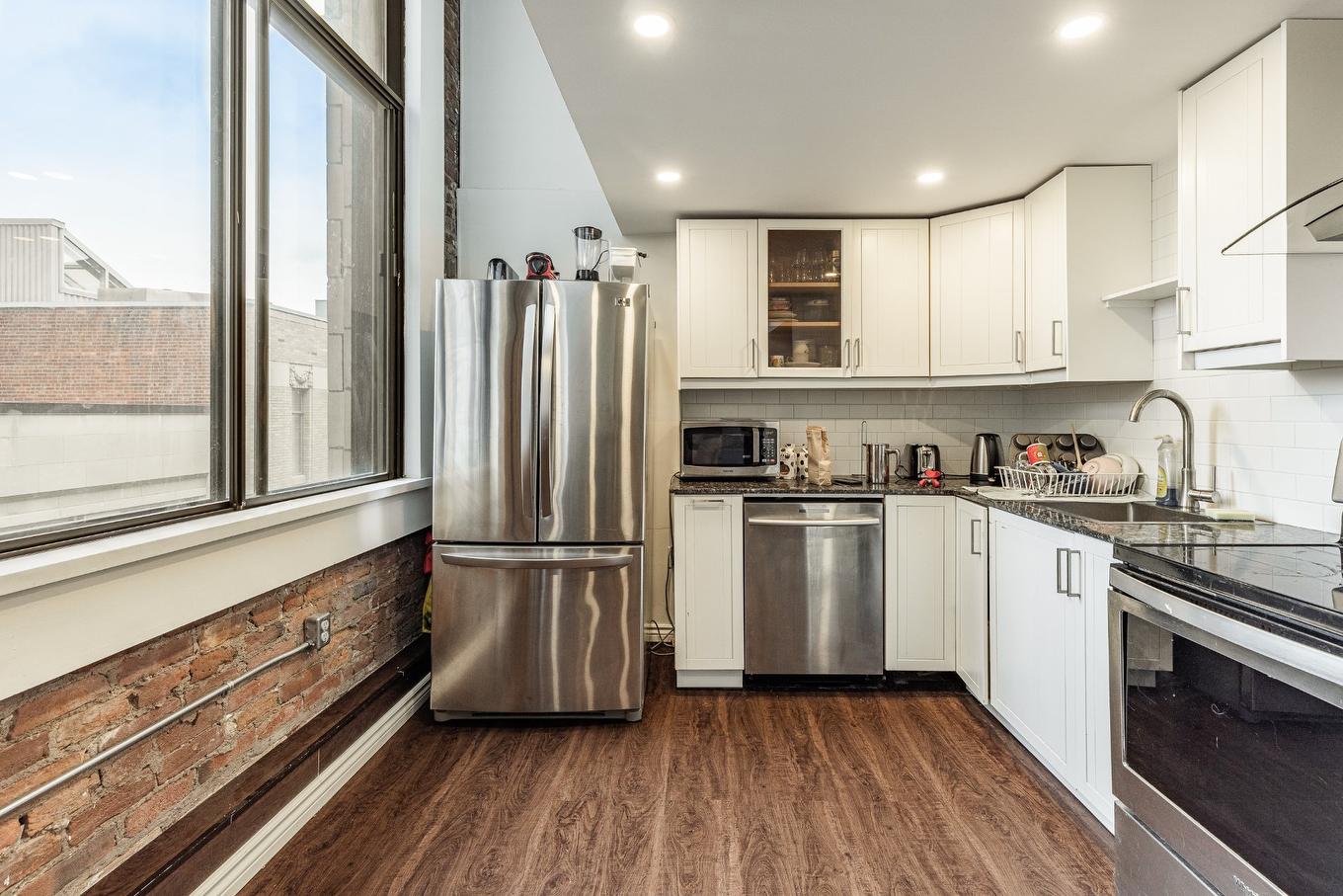 Cuisine - 402-460 Rue St-Jean, Montréal (Ville-Marie), QC - Indoor Photo Showing Kitchen With Upgraded Kitchen