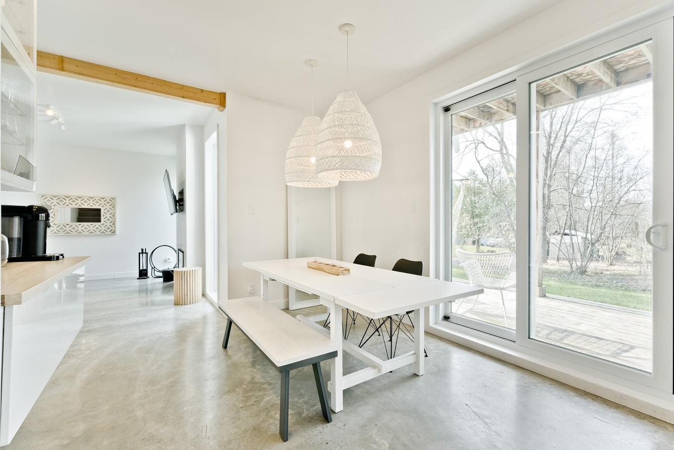 Vue d'ensemble - 145 Ch. Hivernon, Sutton, QC - Indoor Photo Showing Dining Room