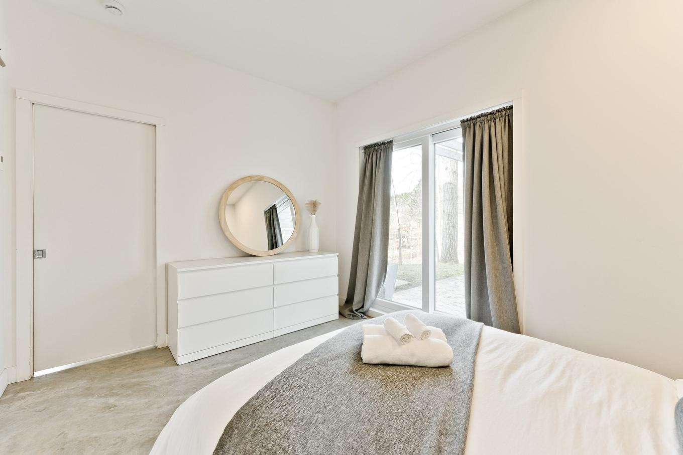 Chambre à coucher - 145 Ch. Hivernon, Sutton, QC - Indoor Photo Showing Bedroom