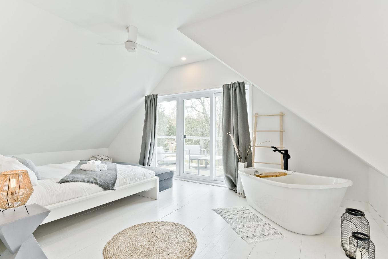 Chambre à coucher - 145 Ch. Hivernon, Sutton, QC - Indoor